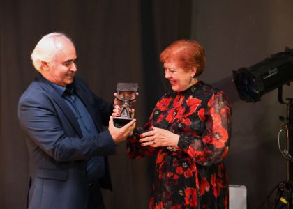 Spectacolul „Cântăreața Cheală”, de Eugène Ionesco, în regia lui Alex Bogdan a participat la Reuniunea Teatrelor Naționale Românești din Chișinău