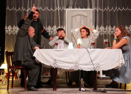 Spectacolul „Cântăreața Cheală”, de Eugène Ionesco, în regia lui Alex Bogdan a participat la Reuniunea Teatrelor Naționale Românești din Chișinău