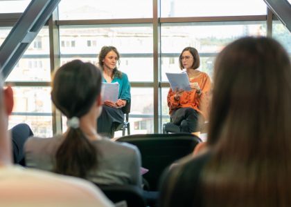 IdentintitAR feminin la Suceava. O colecție de personaje feminine se prezintă prin realitatea augumentată