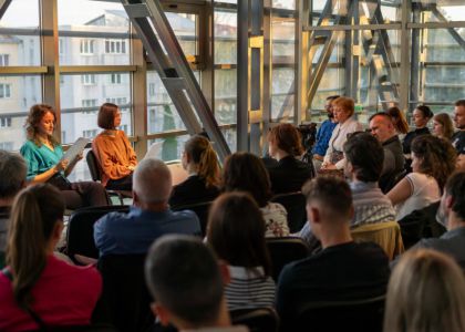 IdentintitAR feminin la Suceava. O colecție de personaje feminine se prezintă prin realitatea augumentată