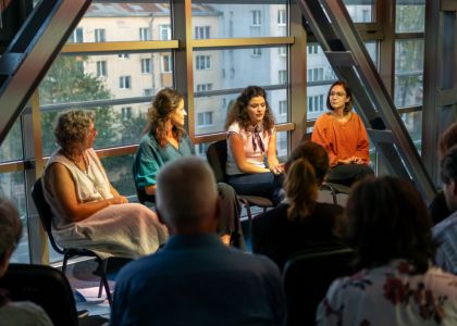 IdentintitAR feminin la Suceava. O colecție de personaje feminine se prezintă prin realitatea augumentată